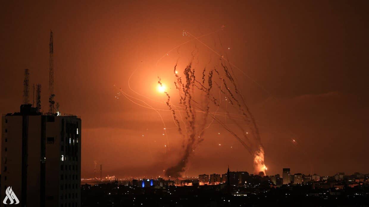 قبيل الهدنة.. تصعيد عنيف وقصف متبادل بين حزب الله والاحتلال الإسرائيلي