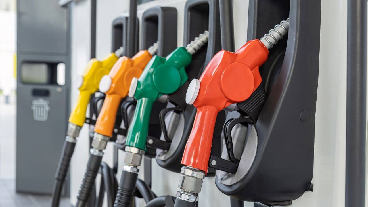 الأردنيون أمام موجة ارتفاع جديدة في أسعار المحروقات رغم تراجع النفط عالمياً