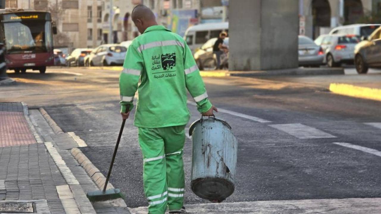 أمانة عمان: إعادة 19 ألف دينار لمواطن فُقدت بالخطأ داخل حاوية نفايات