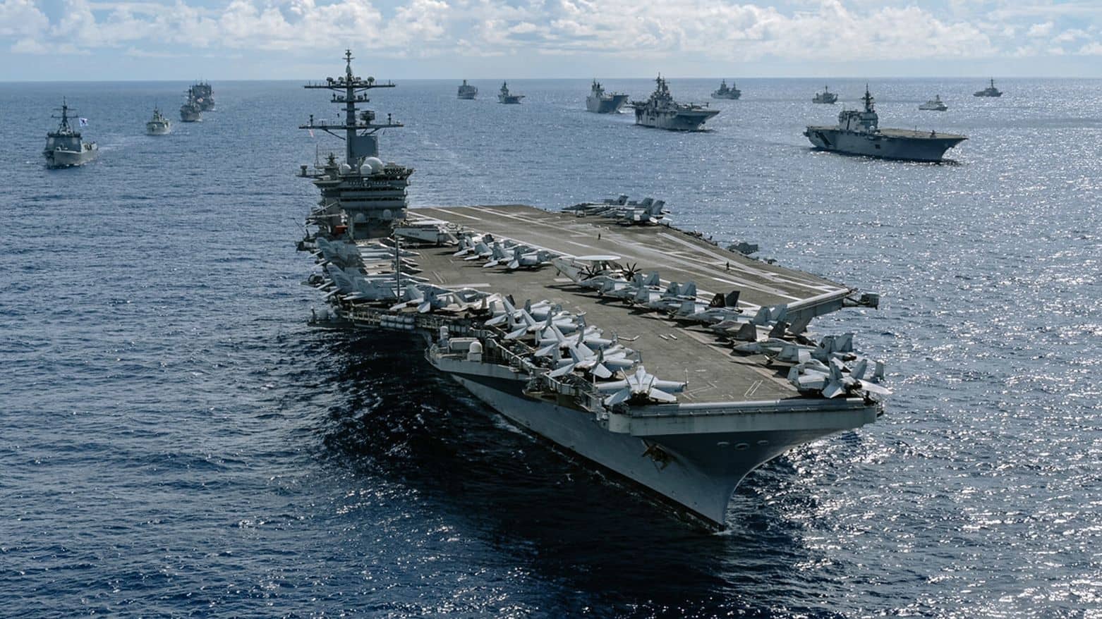 10 قطع بحرية أمريكية في الشرق الأوسط بعد تهديد إيران