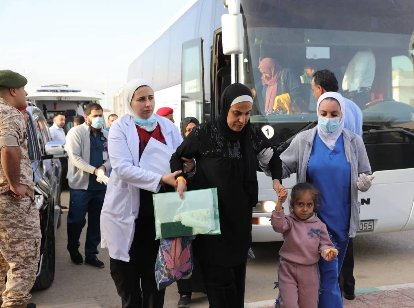 بتوجيهات ملكية.. الأردن يجلي الدفعة 35 من الأطفال المرضى بقطاع غزة
