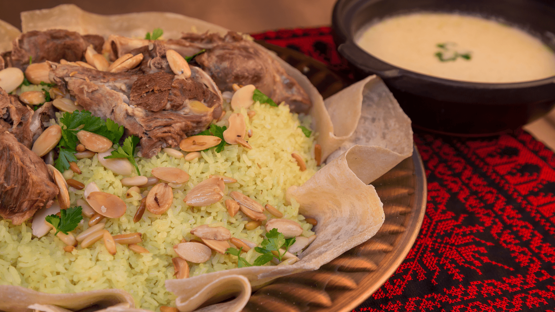 رصد صرف نفقات لإقامة مأدبة غداء دون موافقة رئيس الوزراء في دائرة العطاءات الحكومية