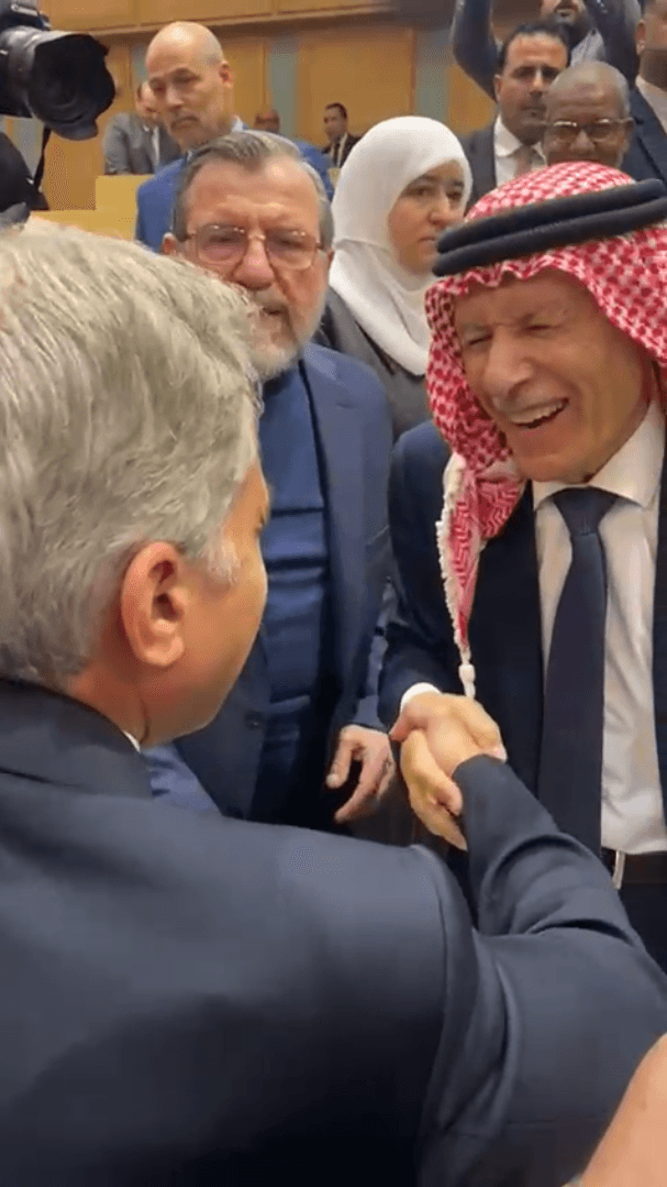 رئيس الوزراء جعفر حسّان يطمئن على صحة النائب صالح العرموطي