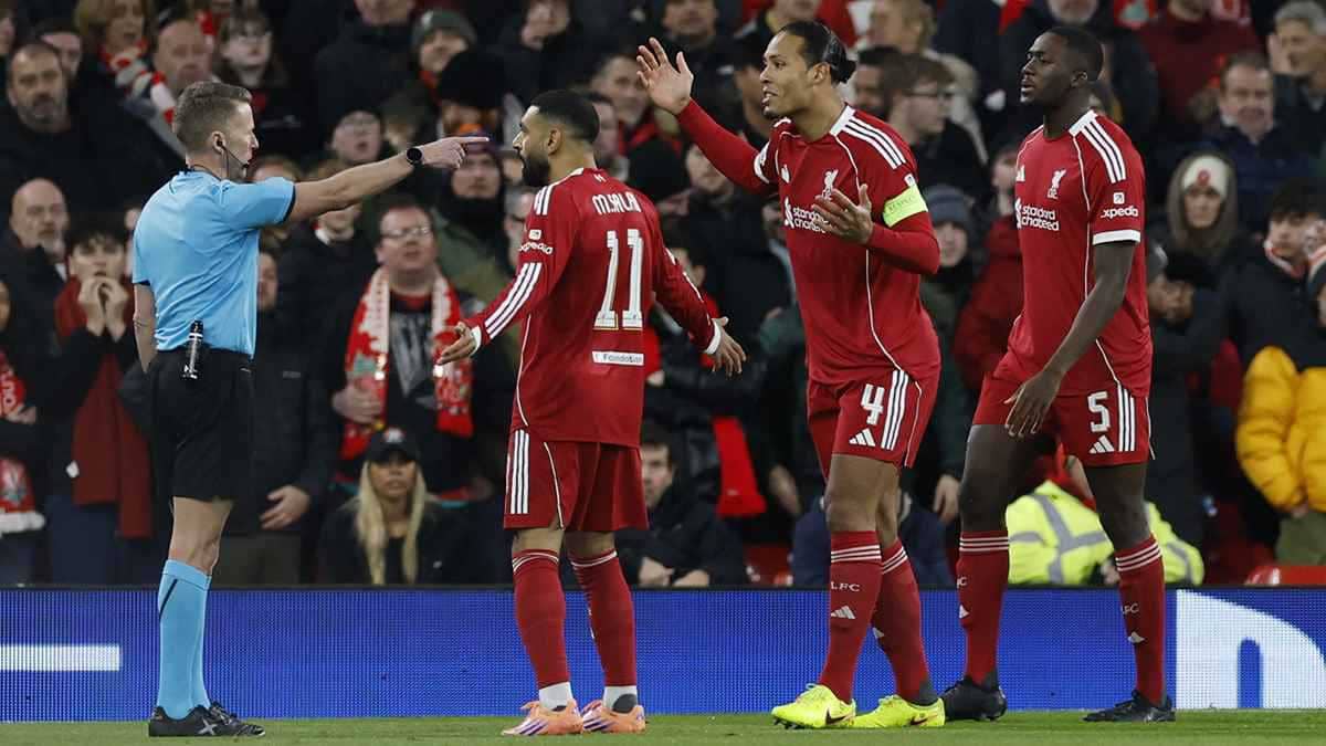 "لم أرَ أسوأ من هذا الفريق في العالم".. نجم ليفربول يفضح زملاءه ويهاجم سلوت