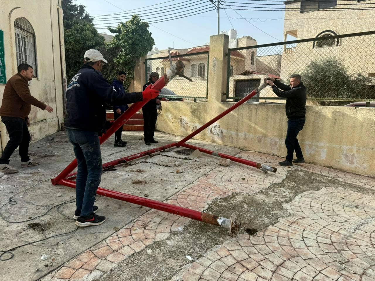 بلدية إربد تشرع بصيانة وتحديث ألعاب الأطفال في حدائقها العامة