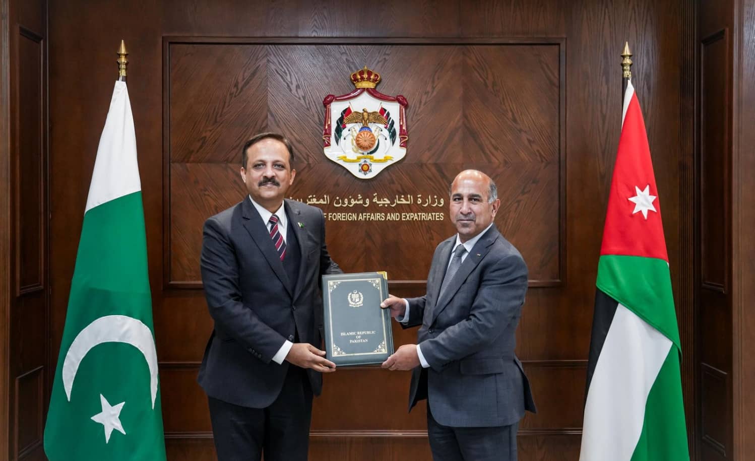 الخارجية تتسلم نسخة من أوراق اعتماد السفير الباكستاني