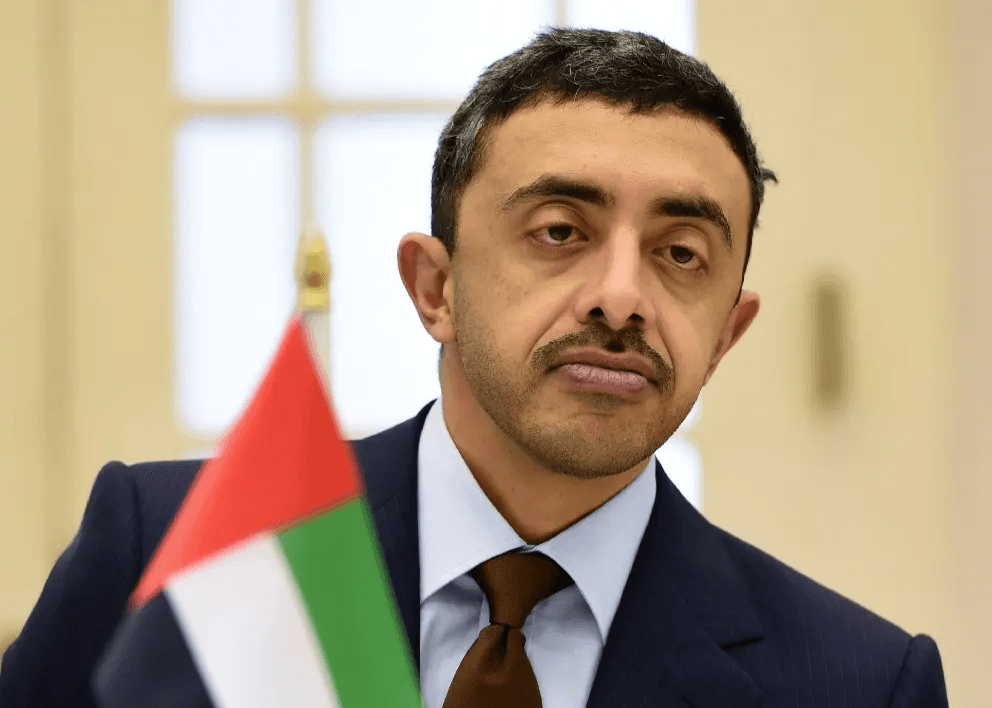 الإمارات تدين استهداف ناقلتين وتطالب بفتح مضيق هرمز