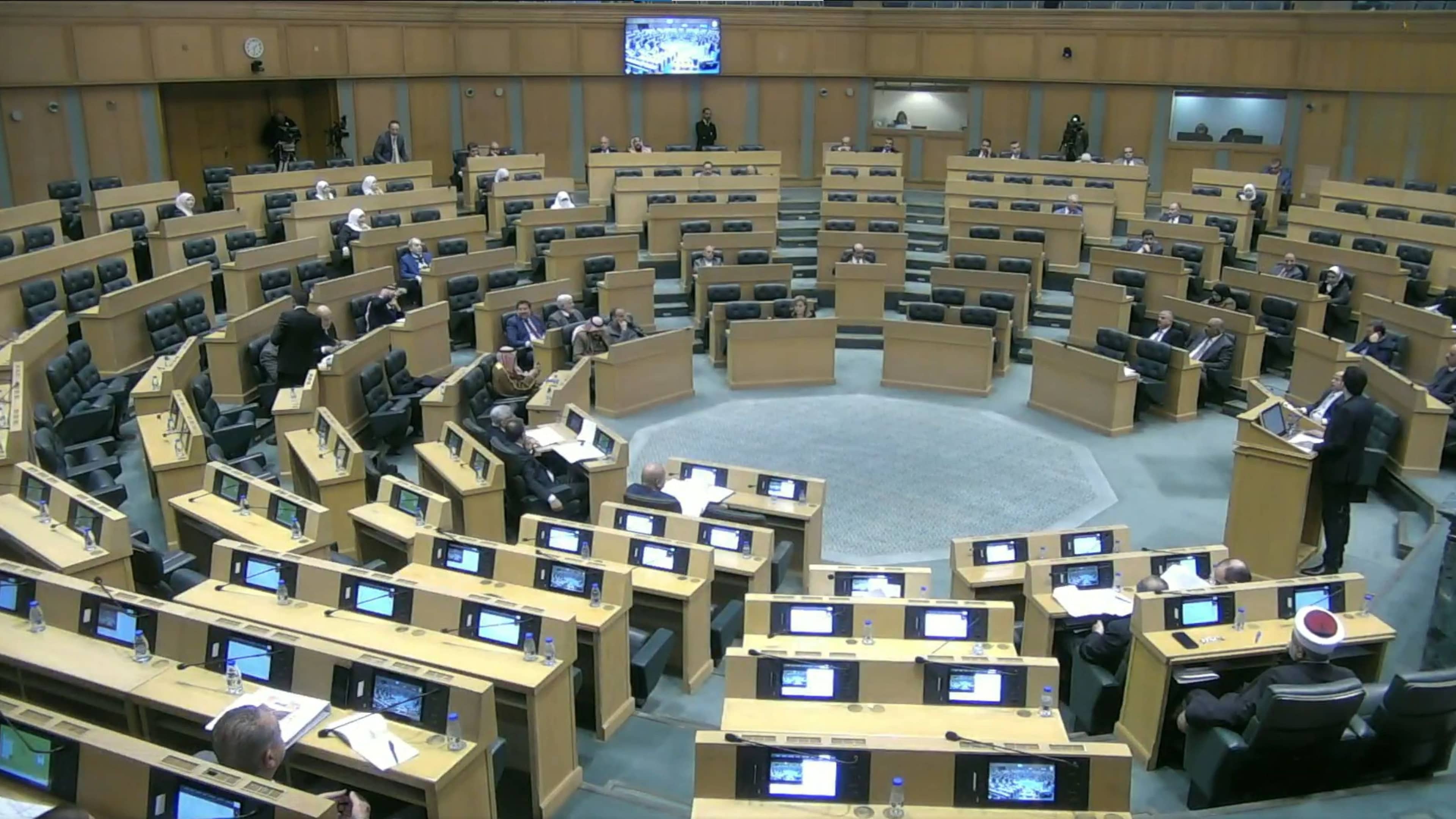 لجان نيابية تبحث الضريبة على أطباء القطاع الخاص والأثر التشريعي لقانون الاستثمار