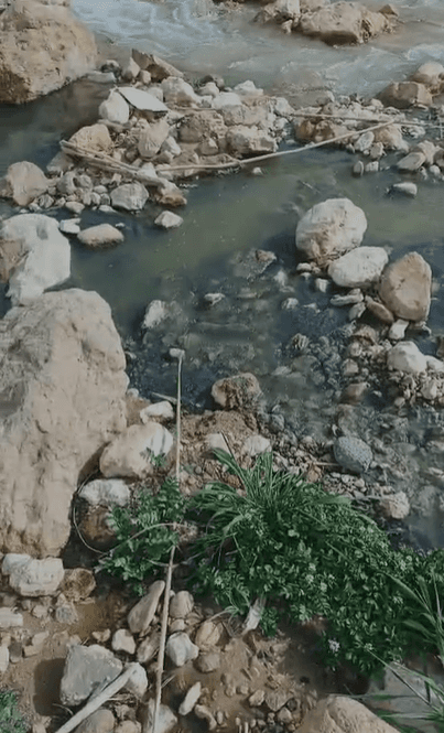 مواطنون يشكون لـ"الدار": كارثة بيئية تهدد البحاث إثر تسرب مياه صرف صحي