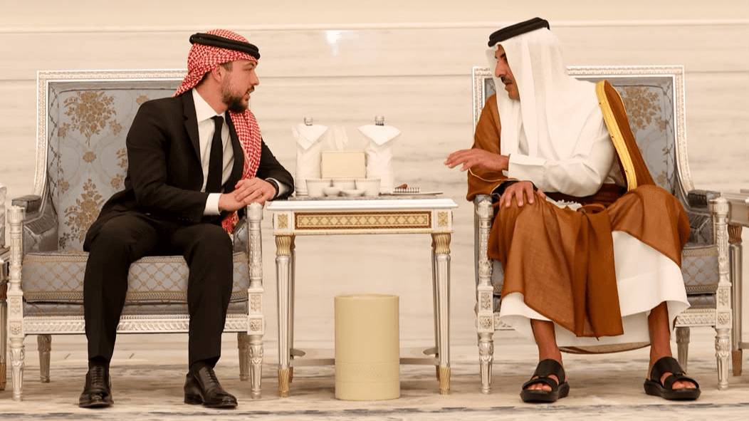 ولي العهد يقدم العزاء إلى أمير قطر بوفاة الشيخ حمد