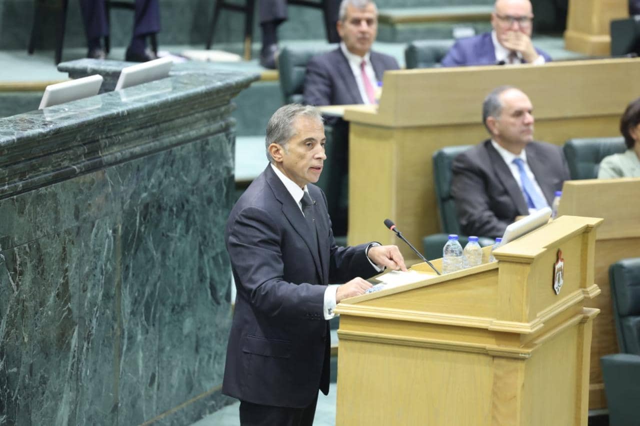 رئيس الوزراء: مليار و600 مليون دينار للمشاريع والنفقات الرأسمالية ستُنفَق بالكامل