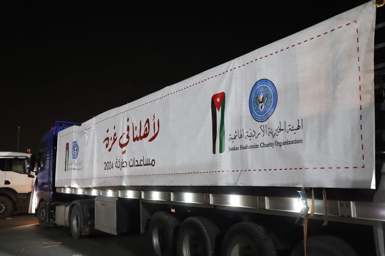 عبور قافلة مساعدات جديدة من الأردن تضم 28 شاحنة إلى غزة