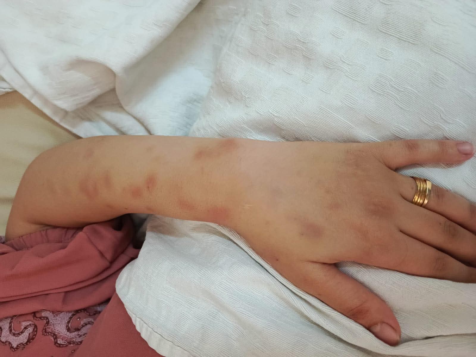 عذبها زوجها وحبسها في الحمام.. تفاصيل مؤلمة لوفاة ثلاثينية في الزرقاء