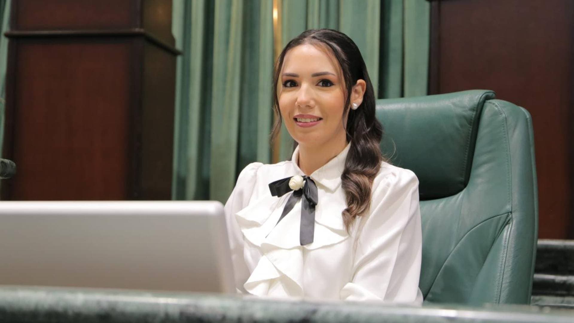 النائب الخزوز تستقيل من لجنة الشباب احتجاجًا على تغييب الانتخاب