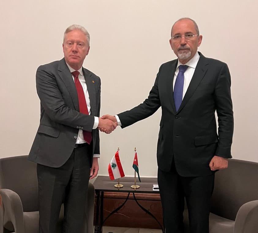 وزير الخارجية يلتقي مع نظيره اللبناني في برشلونة