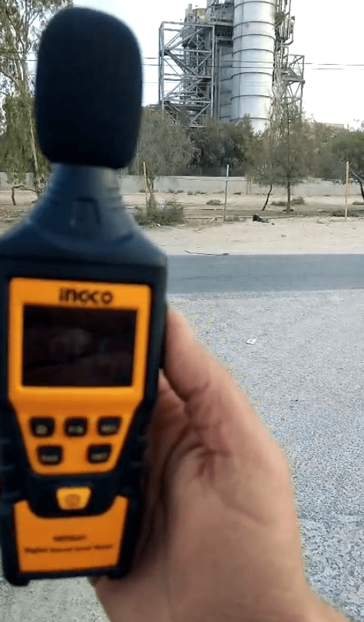 سكان لواء الهاشمية بالزرقاء يشتكون من ضوضاء شركة صناعية تؤثر على حياتهم اليومية