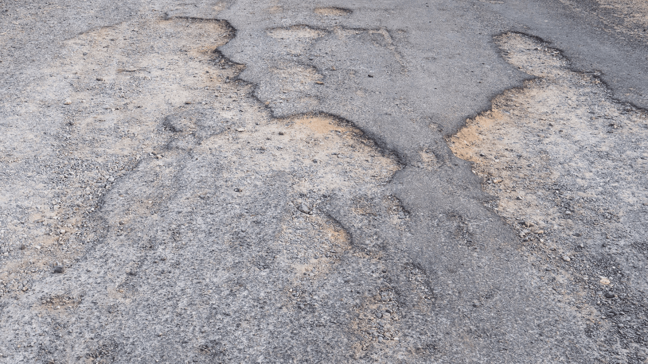 رئيس لجنة بلدية الزرقاء: لا ألوم أي مواطن يشتكي من حال "الشوارع" في المحافظة