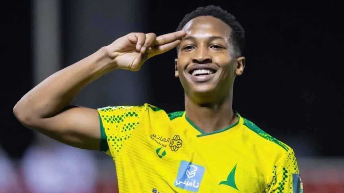 هل عرض الهلال السعودي 100 مليون لضم مراد هوساوي؟