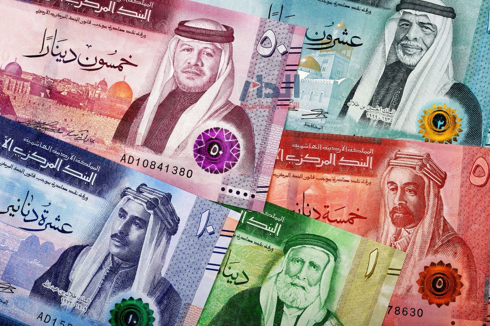 مجلس الوزراء يمدد قرار إعفاء الموظفين من 50% من المطالبات المالية المترتبة عليهم