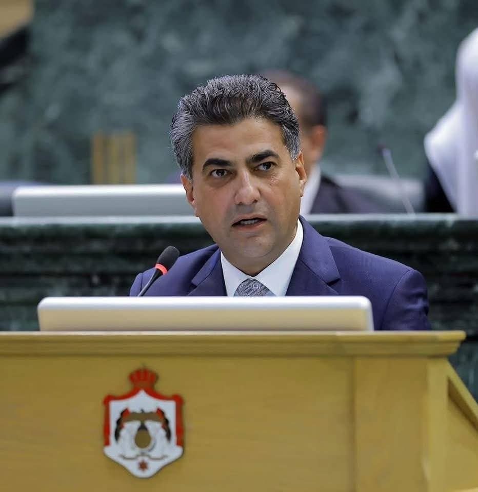 النائب الخصاونة: الحكومة تستدين سنوياً لسد فجوات الموازنة.. وتتراكم مستحقات المستشفيات والجامعات