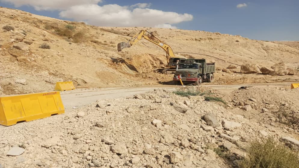 محافظ الكرك يقرر إغلاق طريق الموجب بسبب انهيارات صخرية