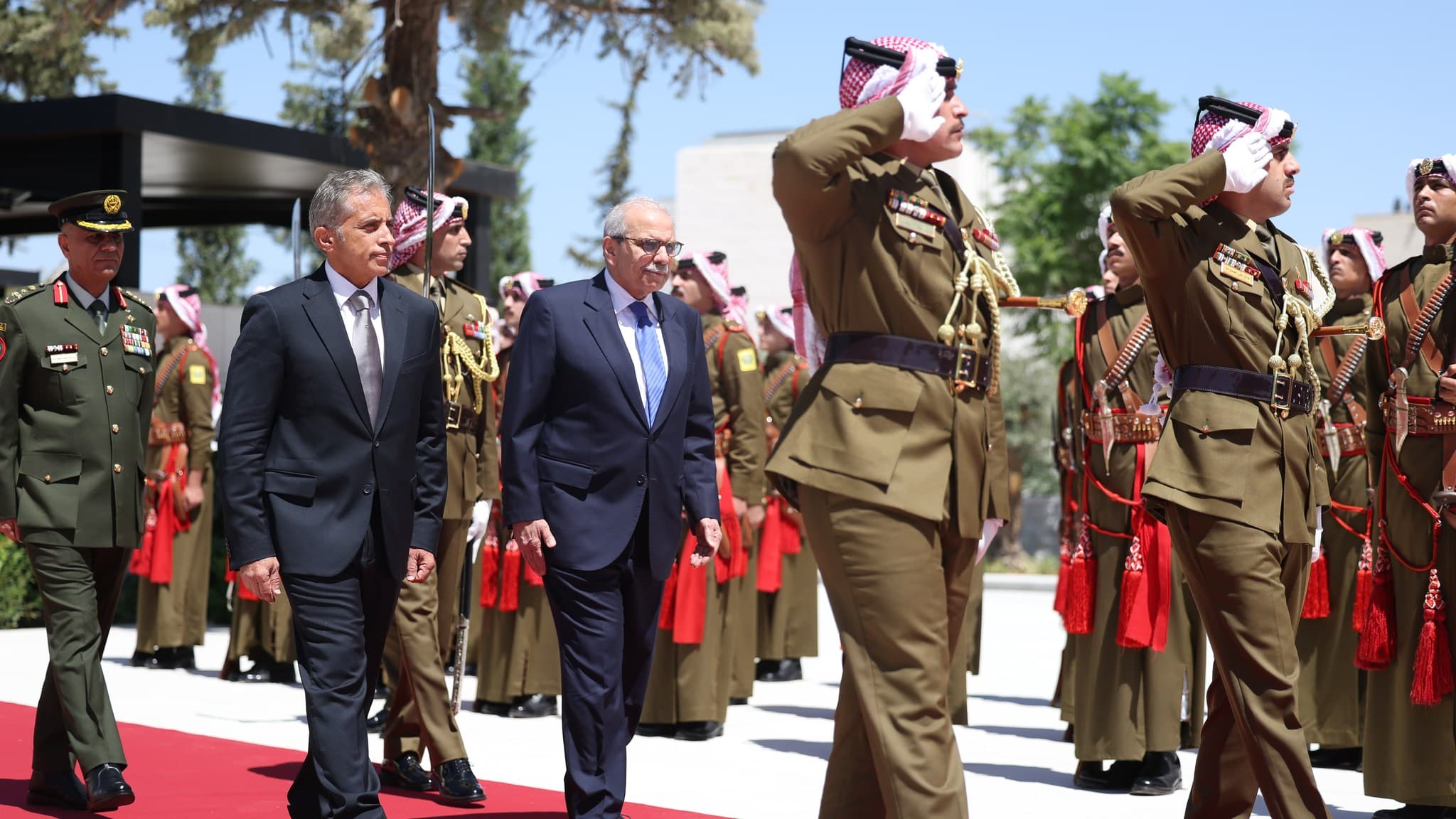 حسان يستقبل سلام في رئاسة الوزراء
