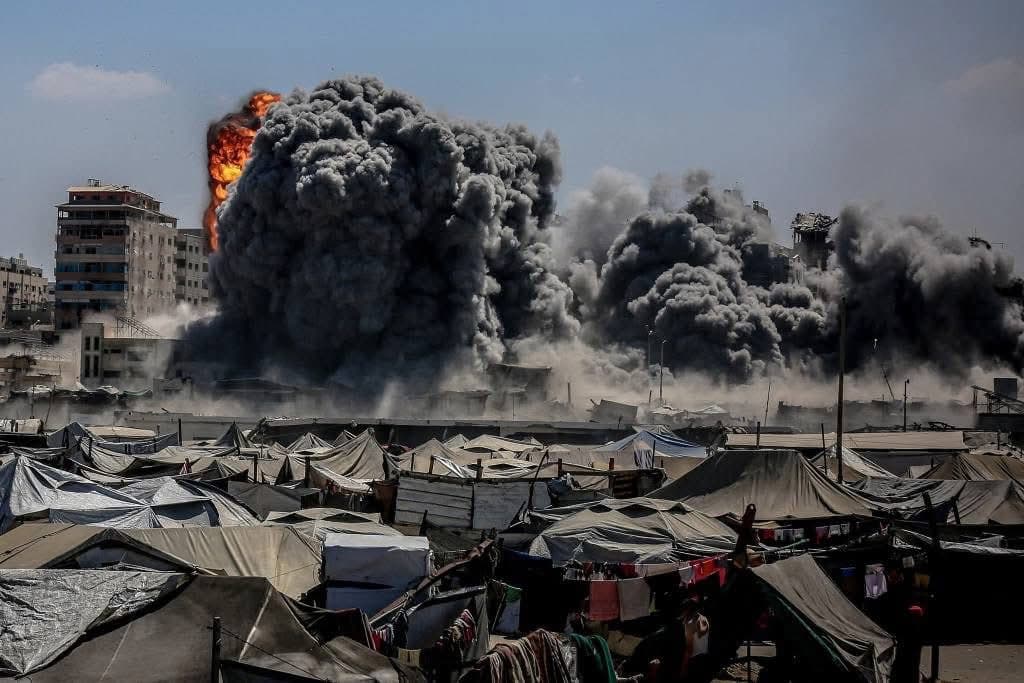 مصادر فلسطينية: جيش الاحتلال ألقى أطنانا من القنابل الحارقة على غزة الأربعاء