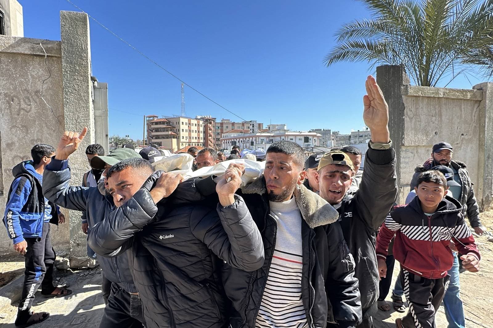 31 شهيدا بينهم أطفال بقصف الاحتلال مناطق عدة بقطاع غزة