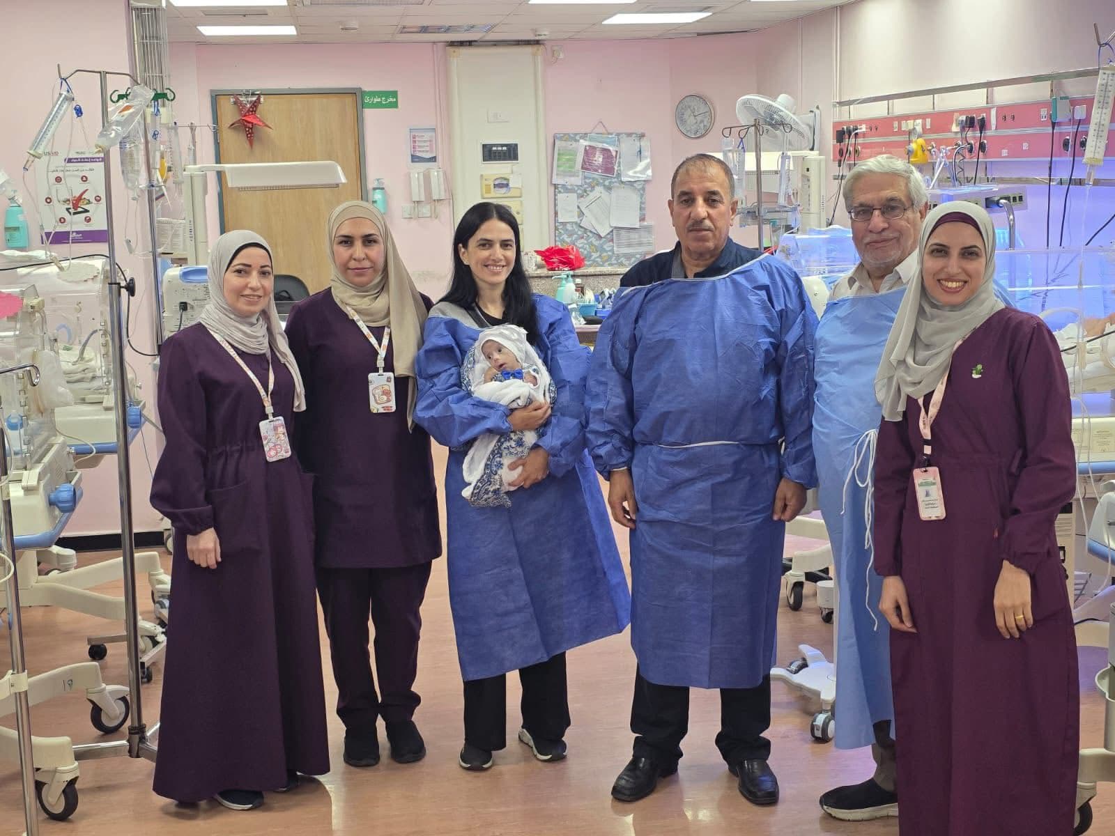 نجاح عملية نوعية لطفل خديج يعاني من تشوّه خلقي نادر بمستشفيات البشير