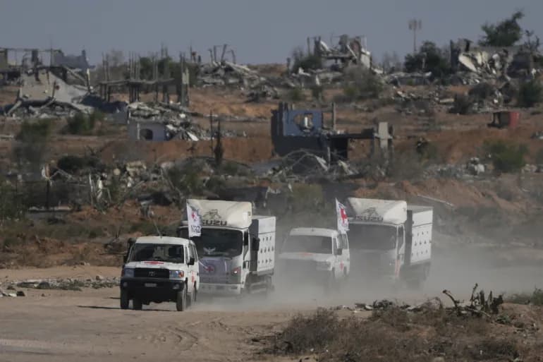 الصليب الأحمر يسلم جثامين 15 شهيدا في غزة