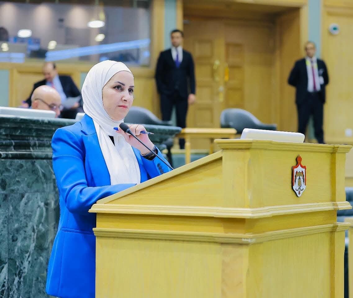 أبو رمان تخاطب وزير العمل اعتراضاً على إنهاء العقود الجماعية لعاملات أحد المصانع