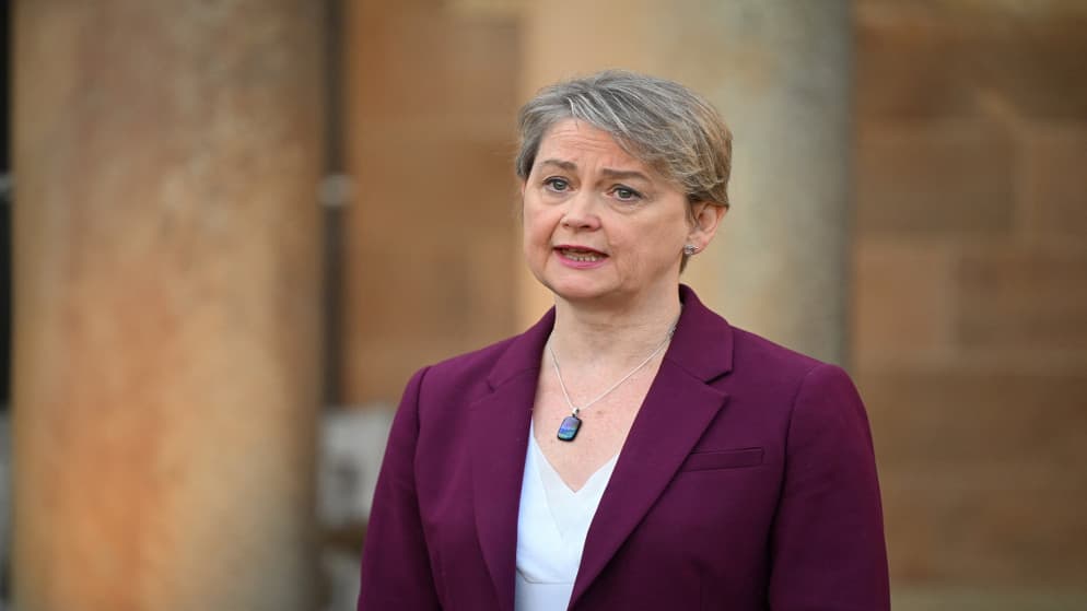 وزيرة الخارجية البريطانية تزور الأردن وتدعو لتكثيف المساعدات الإنسانية إلى غزة