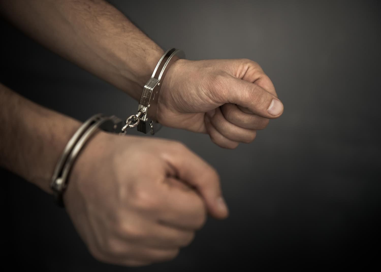 محافظ إربد يوقف سائق صهريج لتفريغه مياه عادمة بشكل غير قانوني