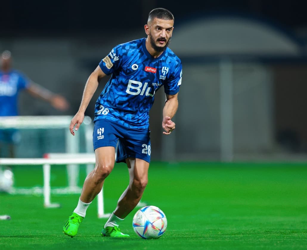 نجم الهلال السعودي يوجه 3 رسائل نارية