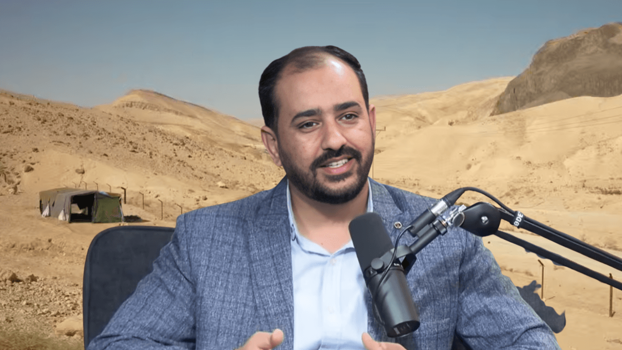 عمر البدور.. شاب من "سد التنور" يحارب العطش والفقر بالمبادرات