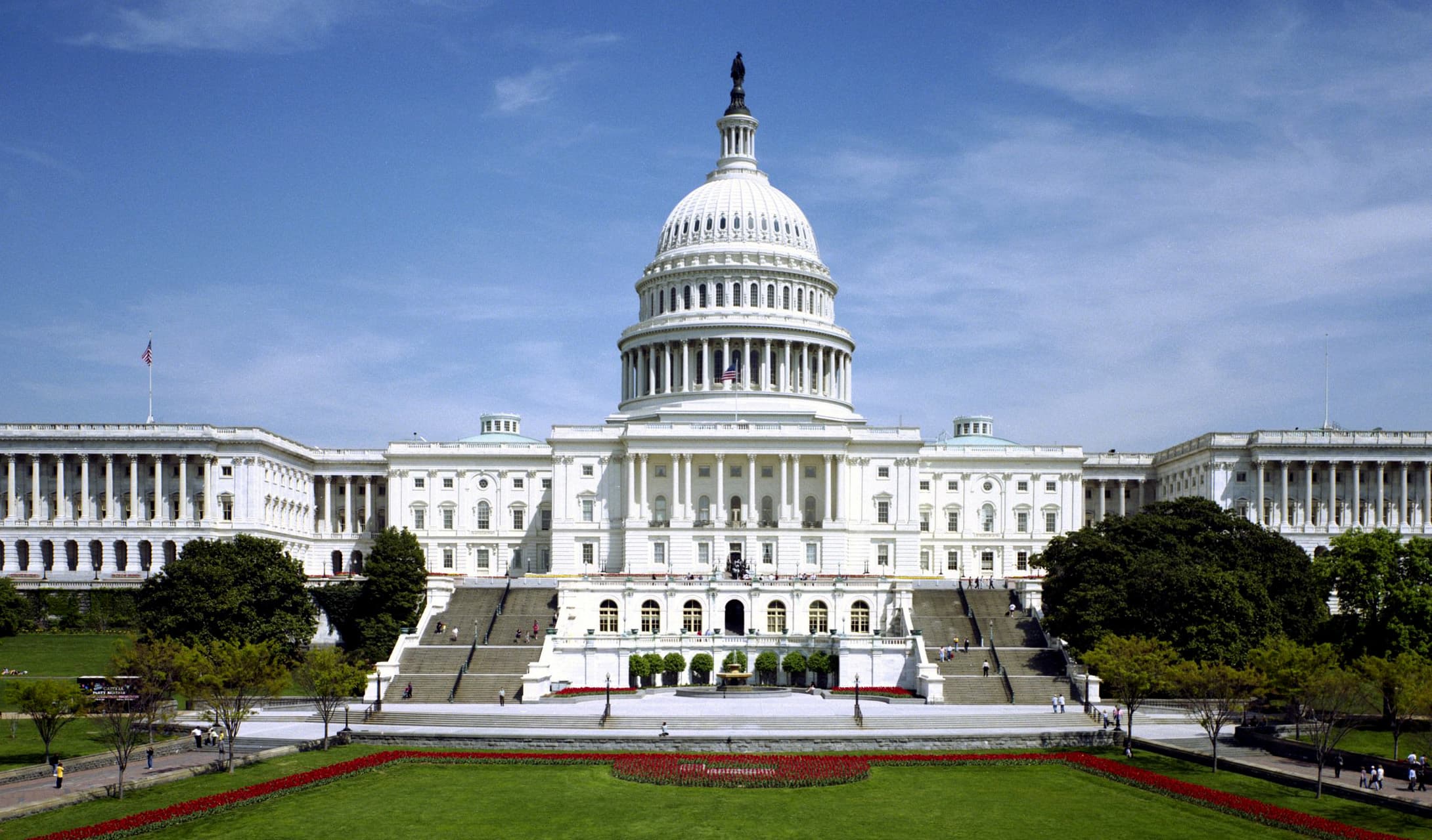 إطلاق نار قرب البيت الأبيض وإصابة عناصر من الحرس الوطني