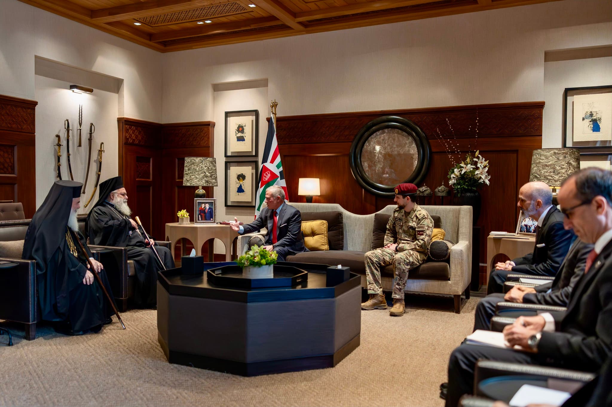 الملك يؤكد أهمية استعادة الاستقرار في الشرق الأوسط والحفاظ على الوجود المسيحي فيه