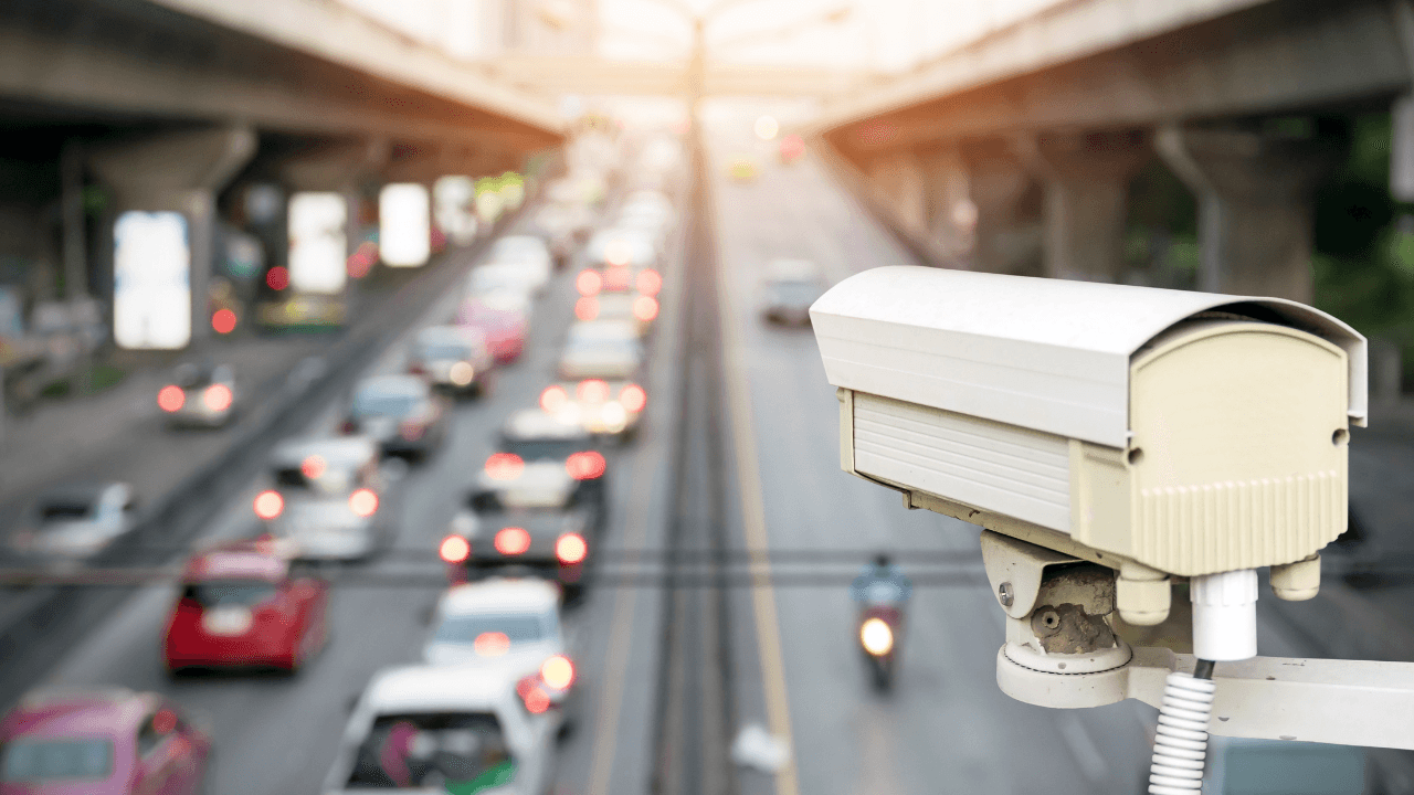 وزير نقل أسبق يدعو إلى إجراءات طعن واضحة بشأن الكاميرات الذكية لضبط المخالفات