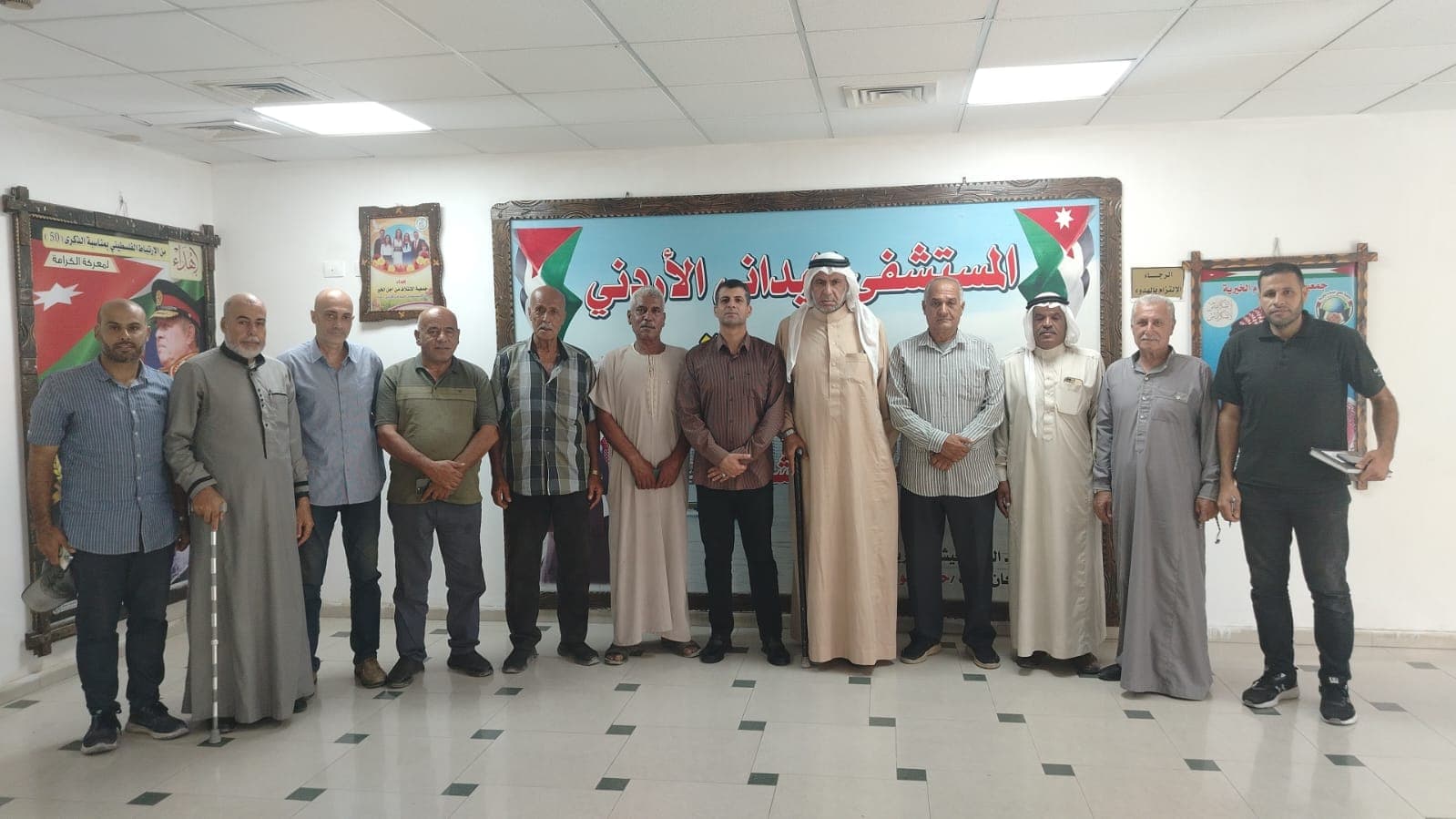 وفد من شيوخ ووجهاء غزة يزور المستشفى الميداني الأردني ويثمن جهود الأردن
