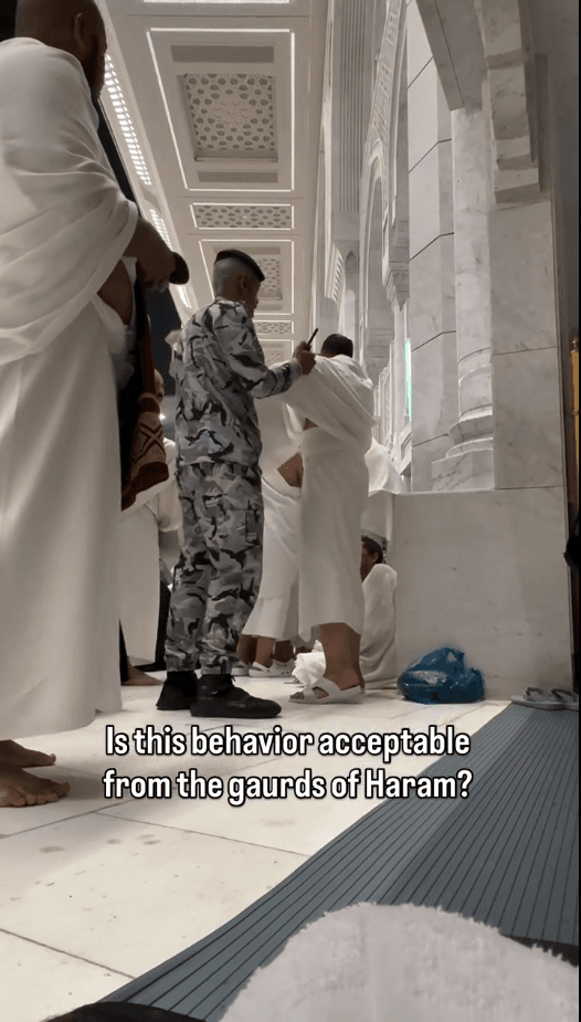 السعودية تضبط شرطي ظهر في فيديو وهو يعتدي على معتمرين داخل الحرم