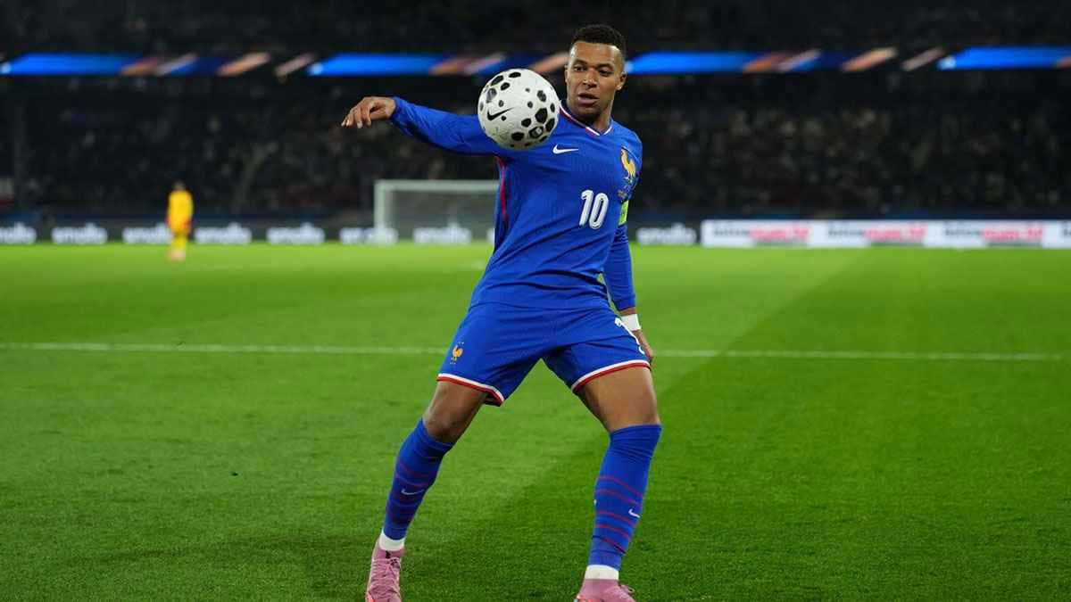 كيليان مبابي يدون هدفه الـ400 بعمر 26 عاما