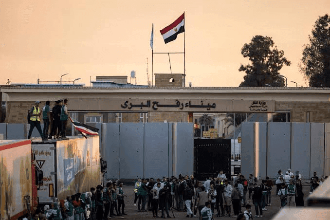 السفارة الفلسطينية في القاهرة تعلن موعد فتح معبر رفح لعودة المقيمين في مصر إلى غزة