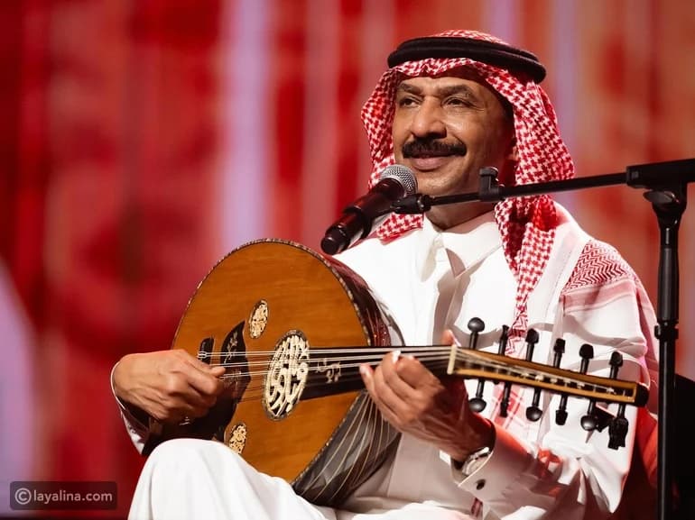 بكاء عبادي جوهر على المسرح يثير تفاعل الجمهور