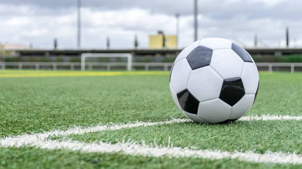 استئناف دوري المحترفين لكرة القدم غداً بإقامة مباراتين