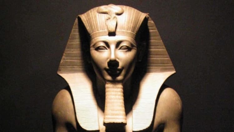 هولندا تعتزم إعادة تمثال فرعوني عمره 3500 عام إلى مصر