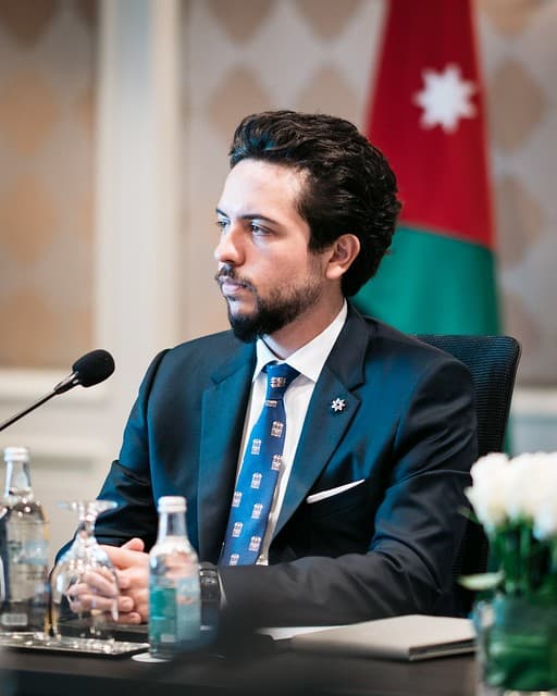 ولي العهد: ‎نقف مع قطر قيادة وشعبا ونقدم دعمنا الكامل لهم