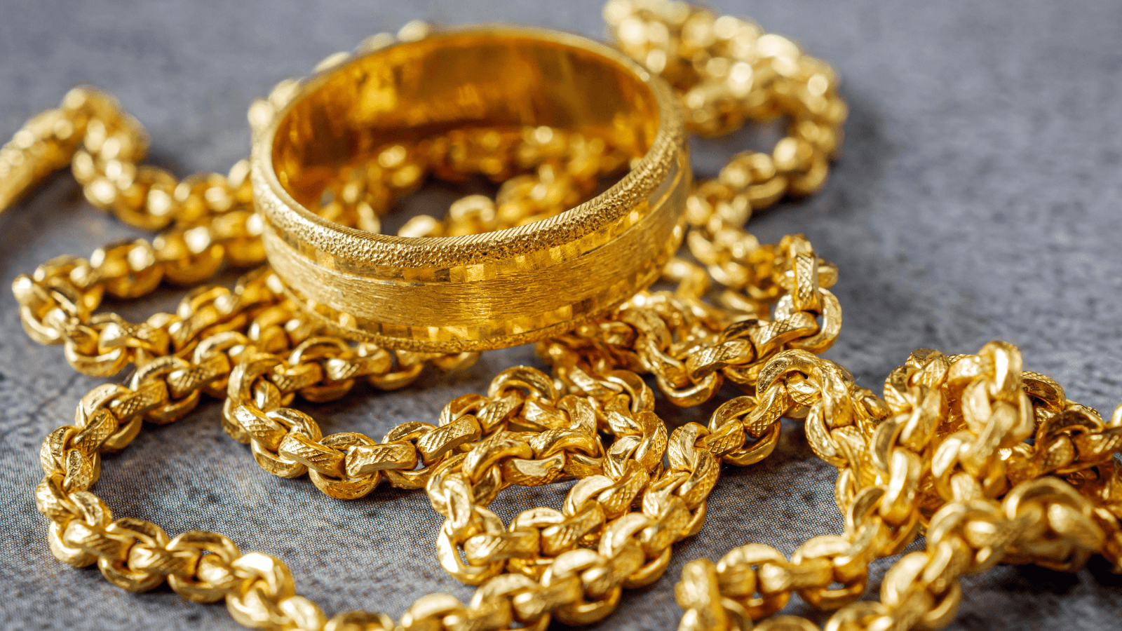 ارتفاع أسعار الذهب بالتسعيرة الثانية الاثنين في الأردن