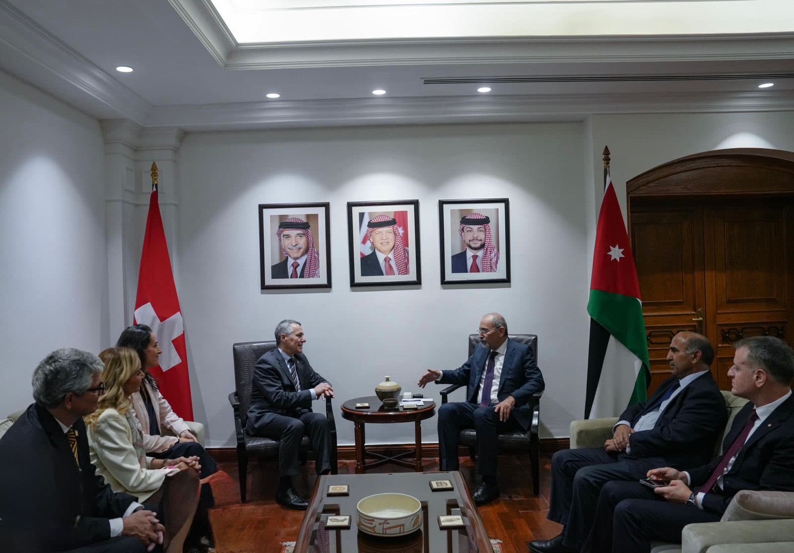وزير الخارجية الصفدي يبحث مع نظيره السويسري الأوضاع في غزة وسوريا والعلاقات الثنائية