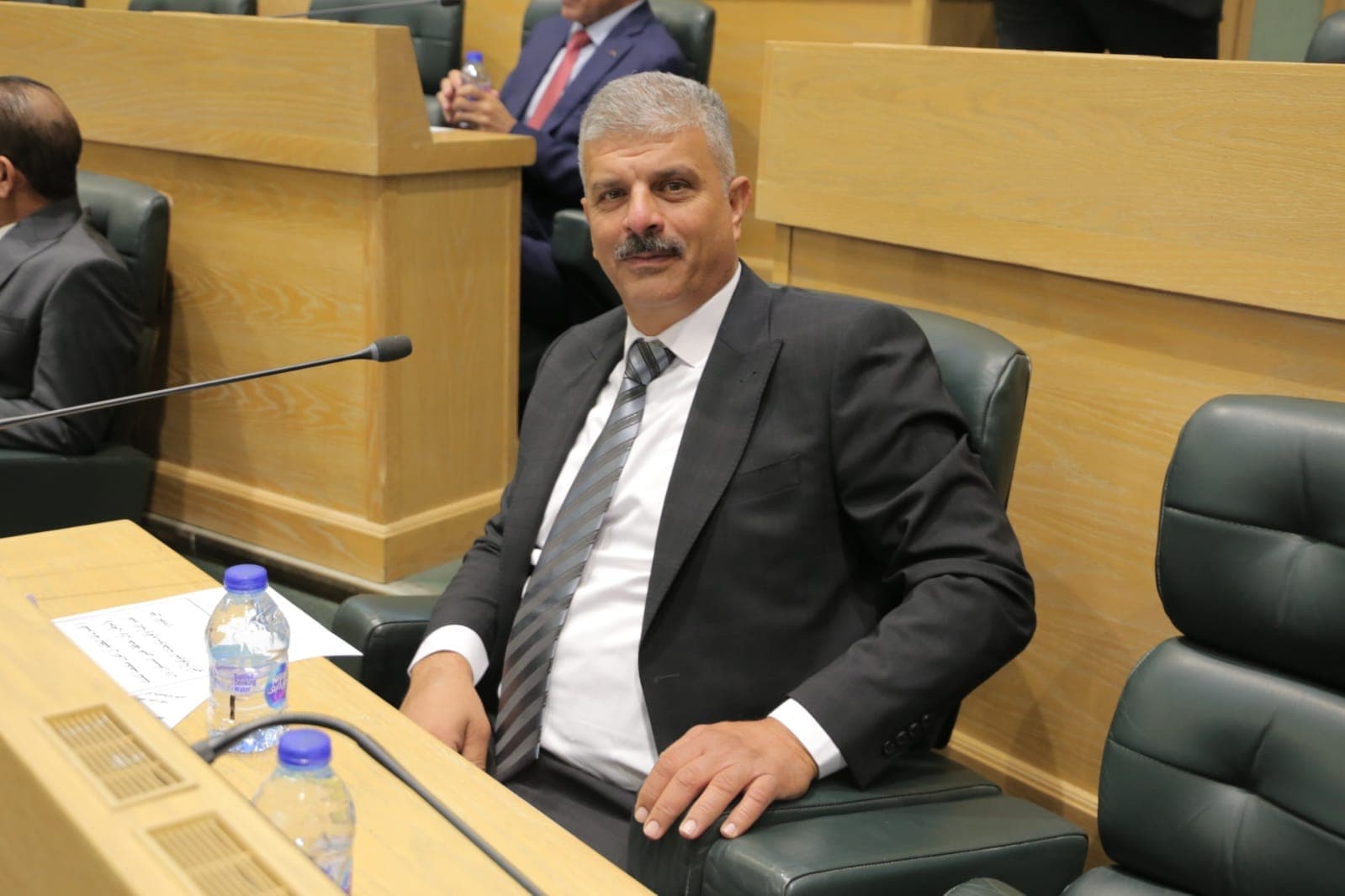 النائب إياد جبرين يستوضح أسباب مماطلة إحالة عطاء خدمات النقل البري