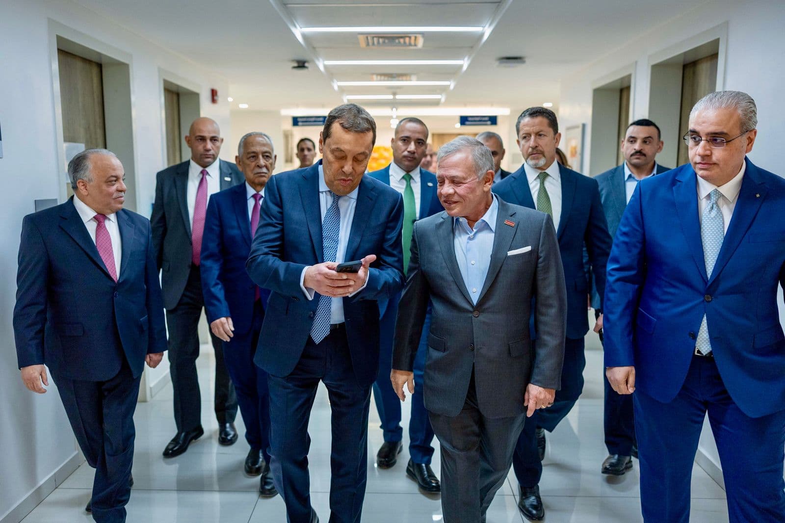 الملك يوجه الحكومة إلى توسعة مركز سميح دروزة للأورام في مستشفيات البشير